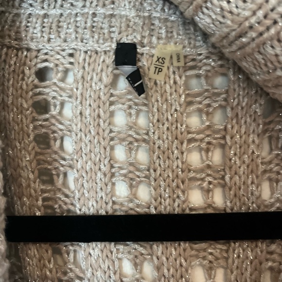 Belted beige cowl neck sweater size xs - Picture 2 of 3